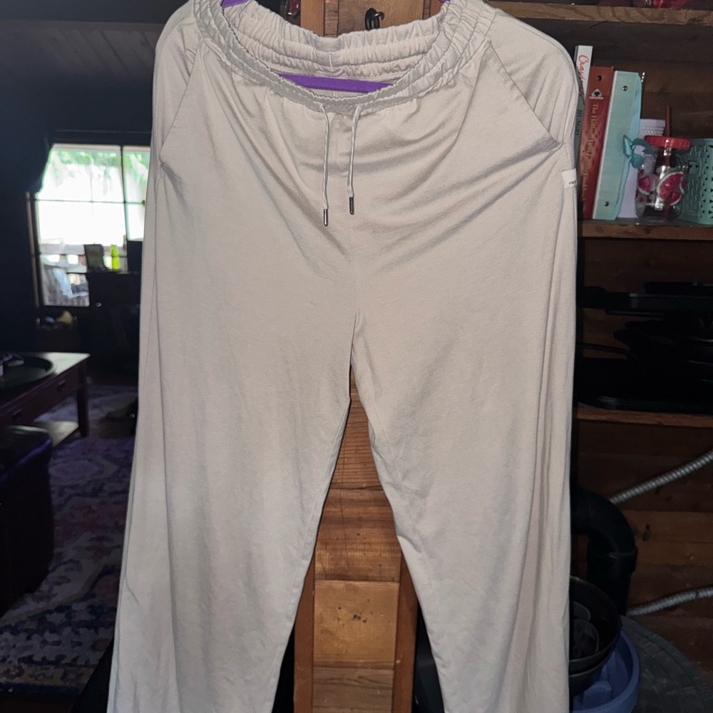 Vuori Halo Essential wide leg pants